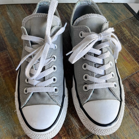 Converse women low top sneakers size 7, gray base with green tongue, and green - Picture 2 of 9